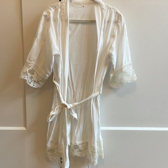 Girl’s Robe 😴 - Picture 2 of 3